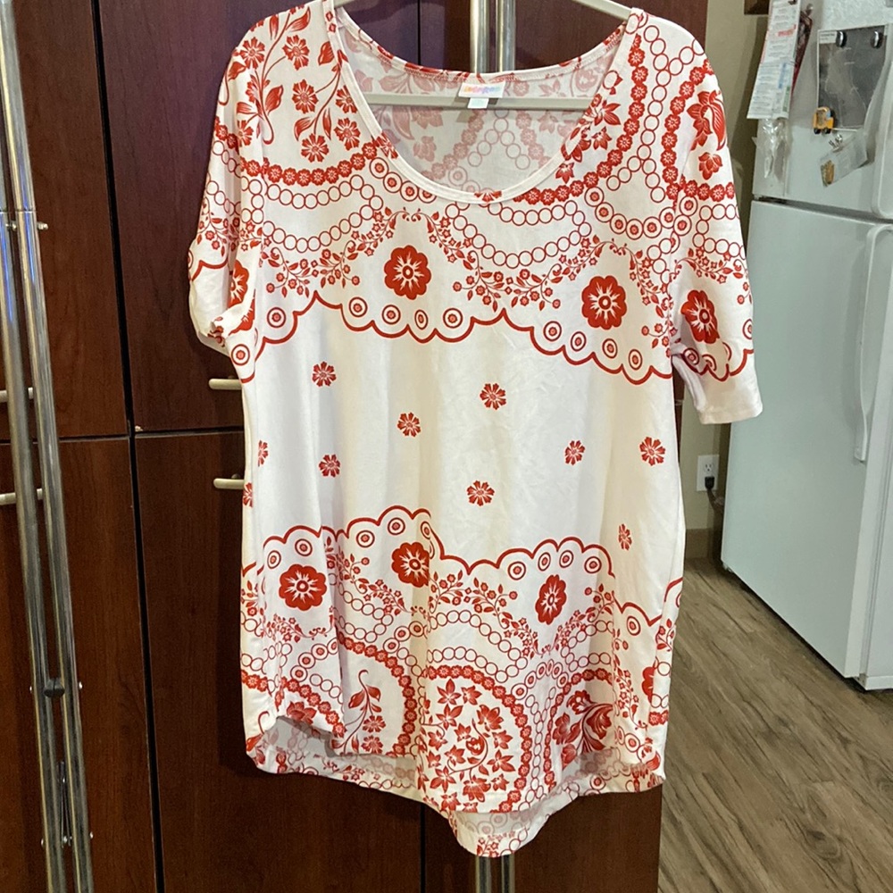 LulaRoe Morgan tee